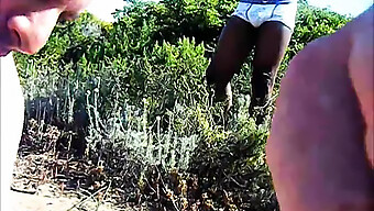 Intensivt Sexuellt Möte Med Flickvän På Capobino-Stranden I Spanien Som Involverar Flera Män Och Trång Fitta