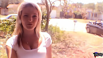 La Pom-Pom Girl Blonde Profite D'Un Sexe Interracial Par Derrière Avec Une Grosse Bite Noire